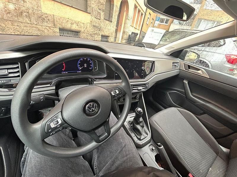 Gebraucht VW Polo Comfortline 95 PS (69 kW) 2018 Grau Kleinwagen