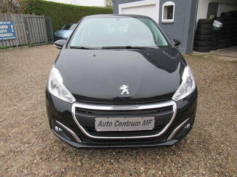 Gebraucht Peugeot 208 Active 83 PS (61 kW) 2019 Schwarz Kleinwagen