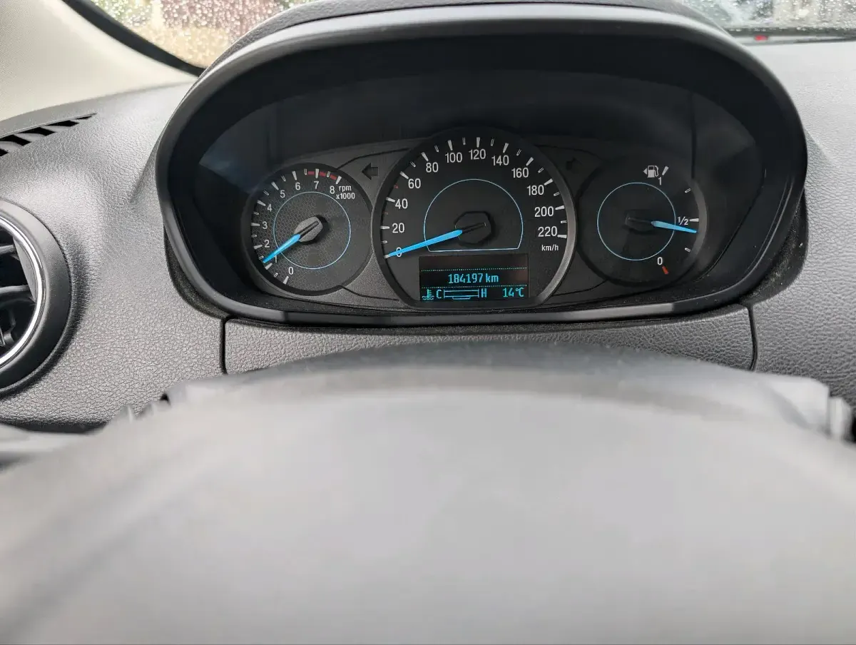 Używany Ford Ka Plus 86 KM (63 kW) 2018 Biały Hatchback