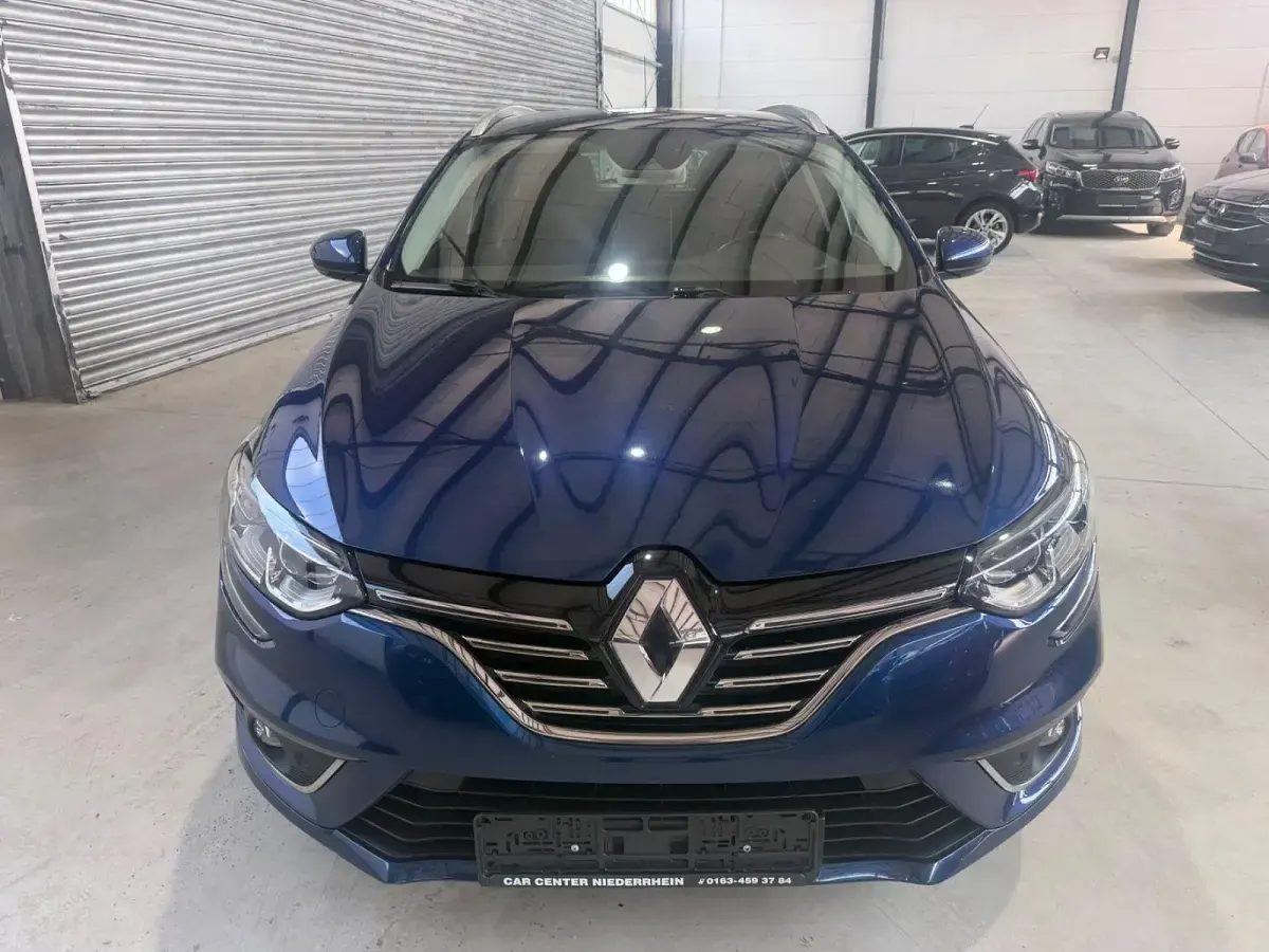 Gebraucht Renault Mégane GrandTour Intens 131 PS (96 kW) 2017 Blau Kombi
