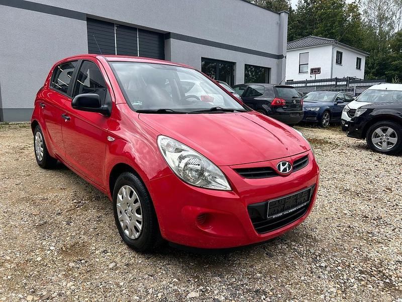 Rot Gebraucht 2011 Hyundai i20 Classic Limousine | 3.490 € (Fairer Preis) - Bild 1/4