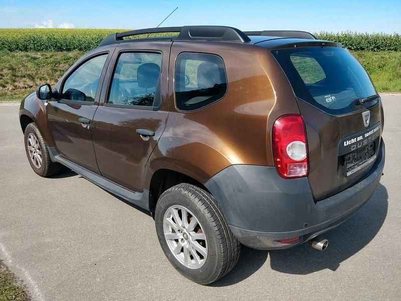 Second-hand Dacia Duster 105 CP (77 kW) 2010 Maro SUV