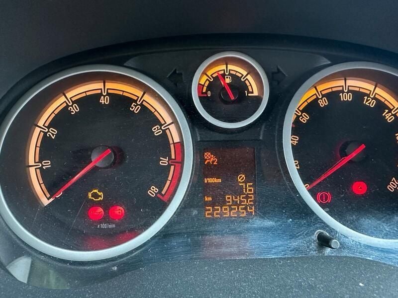 Schwarz Gebraucht 2008 Opel Corsa Kleinwagen | 1.800 € - Bild 1/4