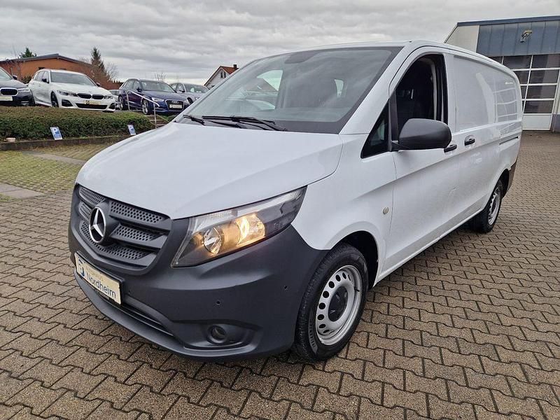 Weiß Gebraucht 2019 Mercedes Vito Van / Kleinbus | 14.990 € (Guter Preis) - Bild 1/4