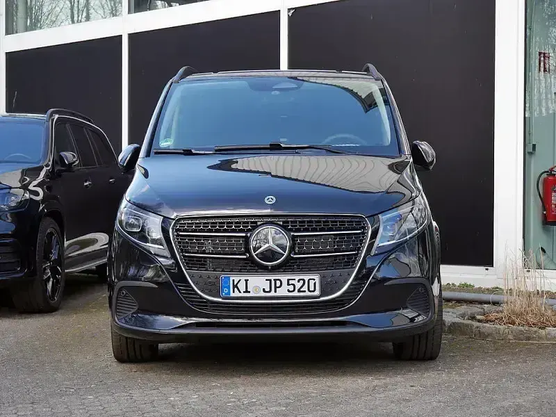 Gebraucht Mercedes V220 Style 163 PS (119 kW) 2026 Schwarz Van / Kleinbus