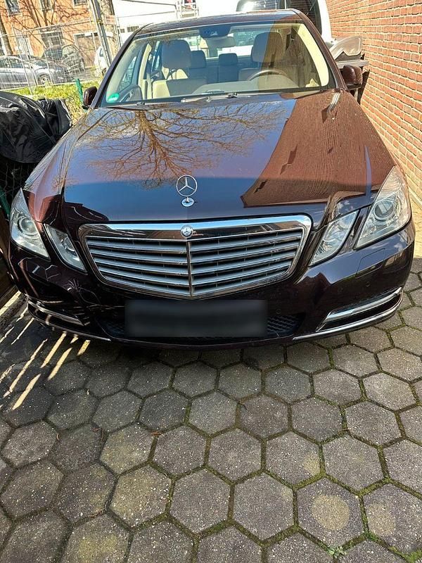 Second-hand Mercedes E250 204 CP (150 kW) 2012 Maro Berlinǎ