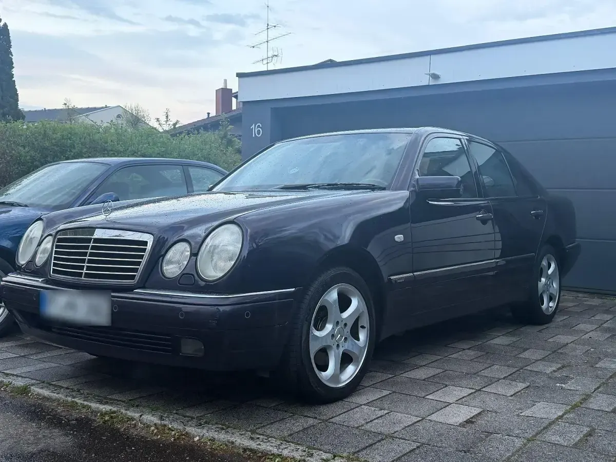 Second-hand Mercedes E280 204 CP (150 kW) 1997 Berlinǎ