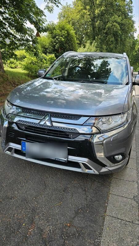 Grau Gebraucht 2019 Mitsubishi Outlander P-HEV SUV | 17.900 € (Guter Preis) - Bild 1/4