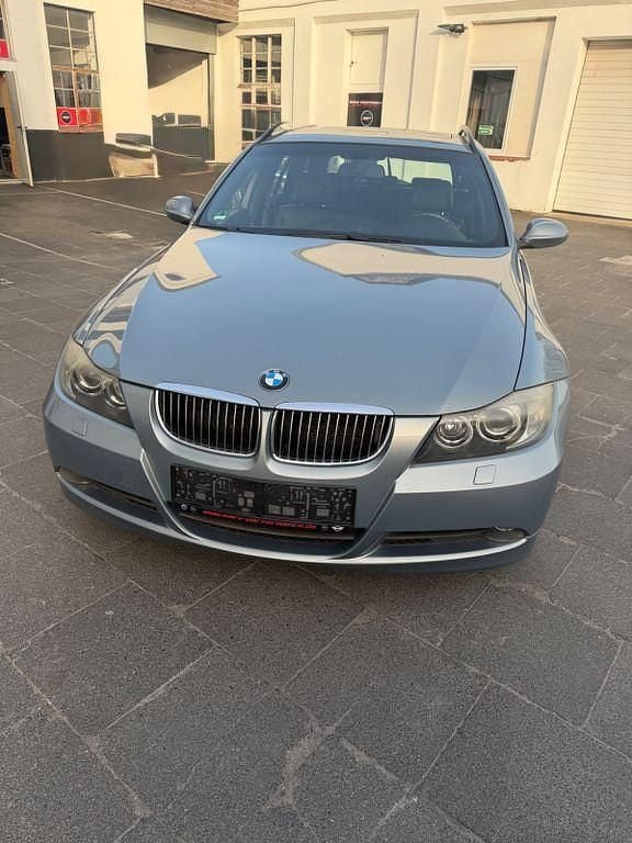 Gebraucht BMW 325 218 PS (160 kW) 2005 Grau Kombi