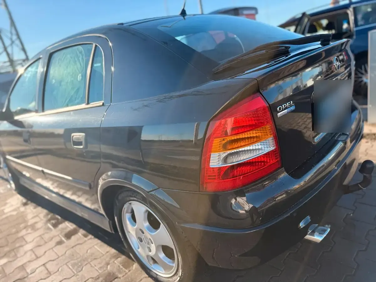 Gebraucht Opel Astra 74 PS (54 kW) 2000 Schwarz Limousine
