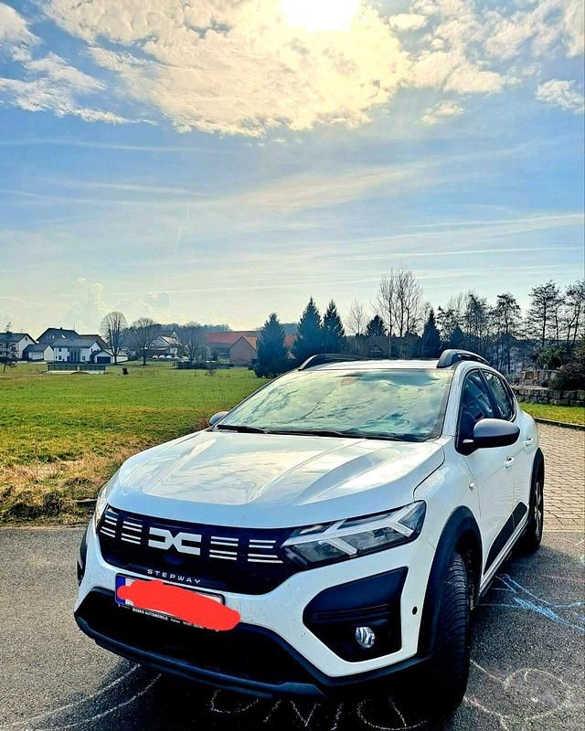 Gebraucht Dacia Sandero Expression 90 PS (66 kW) 2022 Weiß SUV