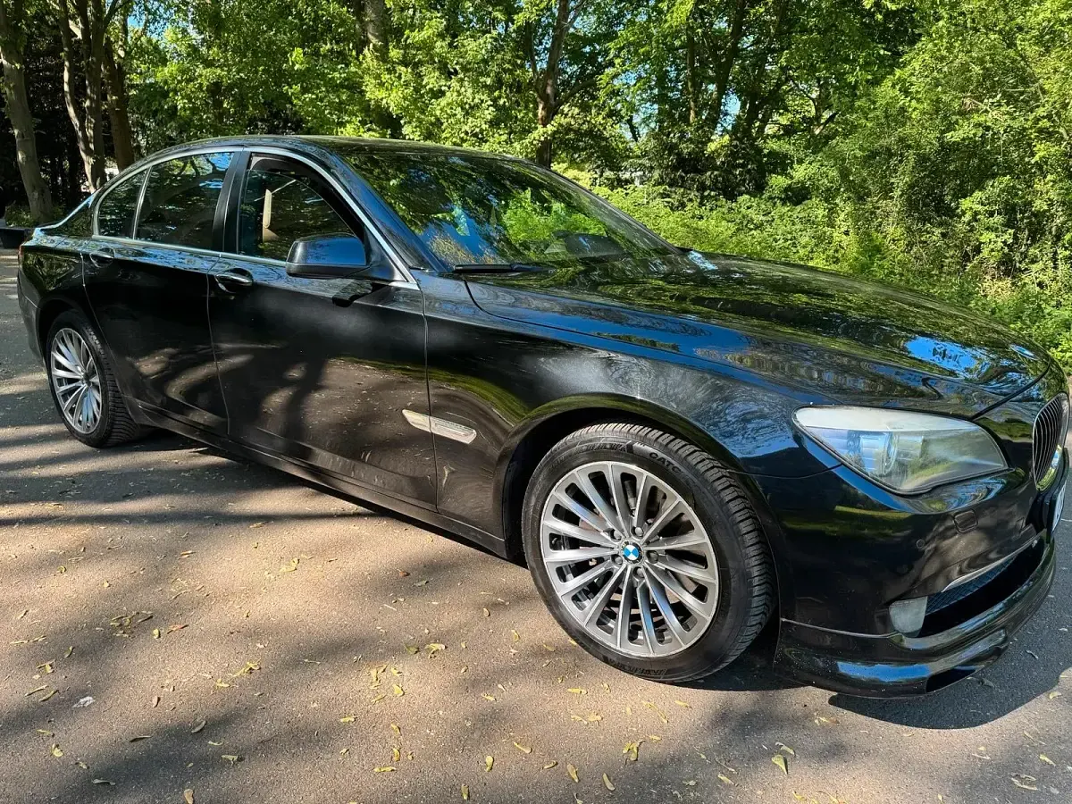 Second-hand BMW 730 245 CP (180 kW) 2010 Negru Berlinǎ