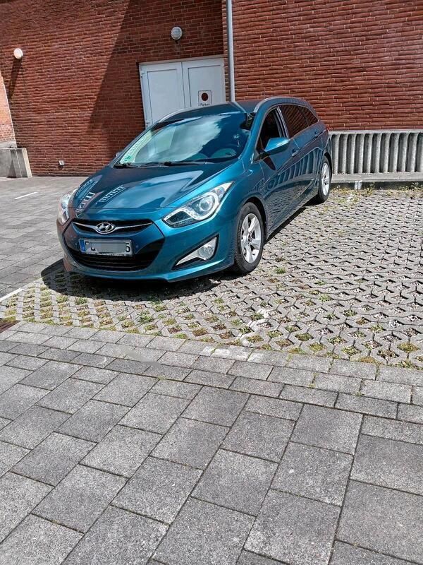 Blau Gebraucht 2013 Hyundai i40 Kombi | 6.700 € (Guter Preis) - Bild 1/4