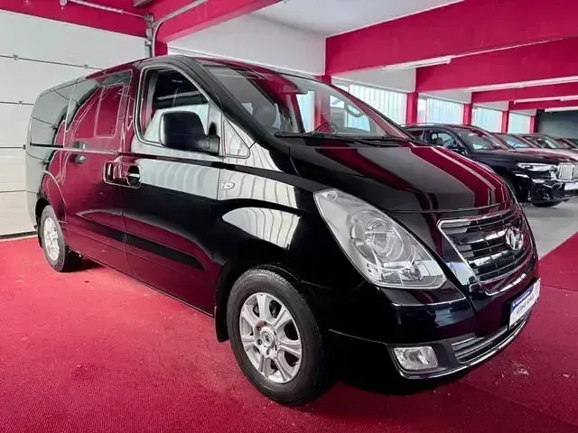 Gebraucht Hyundai H-1 Comfort 170 PS (125 kW) 2016 Schwarz Van / Kleinbus