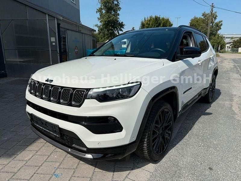 Weiß Gebraucht 2023 Jeep Compass SUV | 39.900 € - Bild 1/4