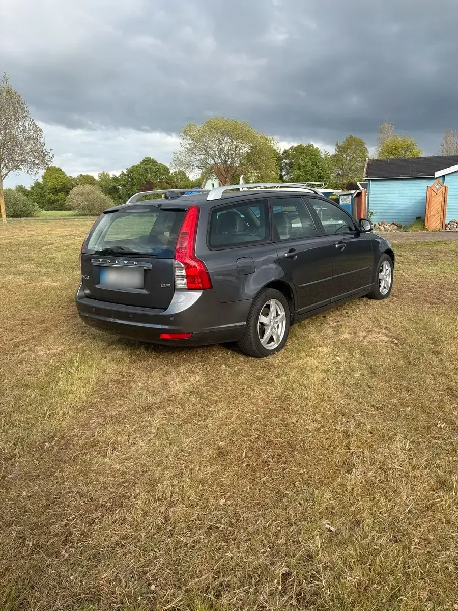 Gebraucht Volvo V50 Business Edition 114 PS (83 kW) 2012 Grau Kombi