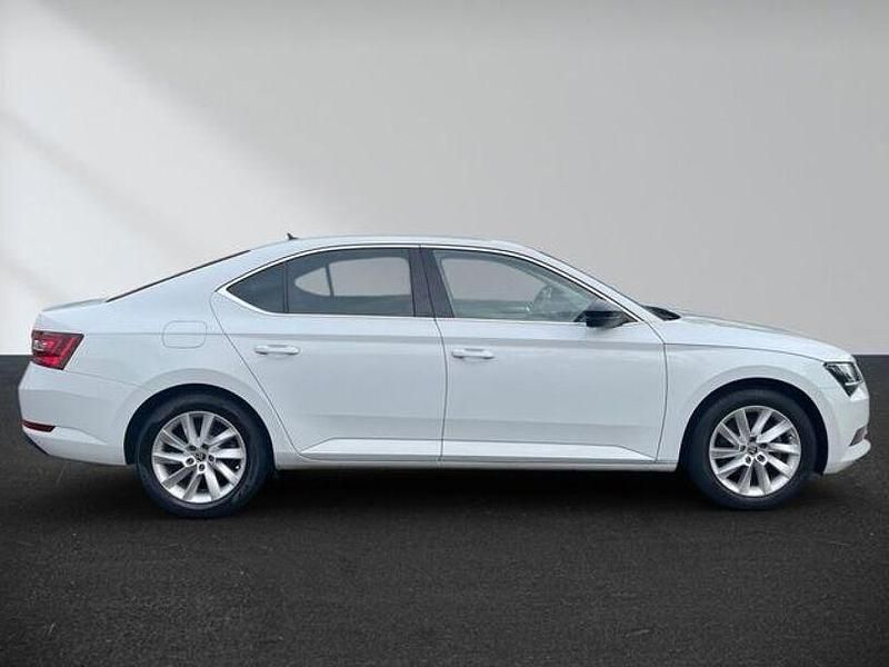 Gebraucht Skoda Superb Style 150 PS (110 kW) 2019 Weiß Limousine