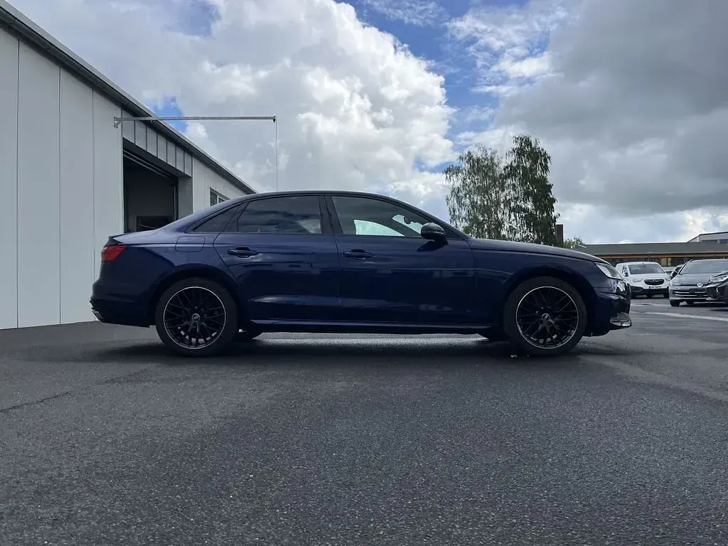 Gebraucht Audi A4 Advanced 150 PS (110 kW) 2022 Navarrablau Limousine