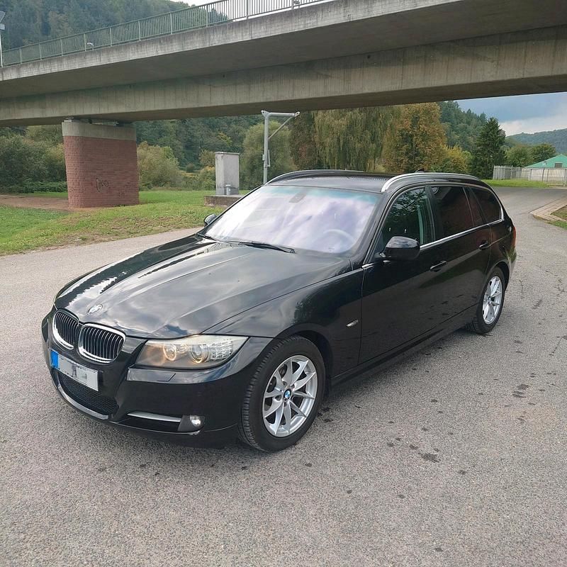 Schwarz Gebraucht 2011 BMW 320 Kombi | 7.100 € (Teuer) - Bild 1/4