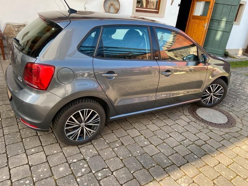 Silber Gebraucht 2016 VW Polo Kleinwagen | 8.750 € (Fairer Preis) - Bild 1/4