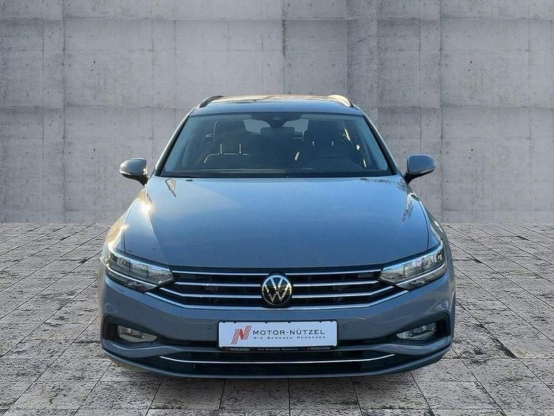 Gebraucht VW Passat Business 150 PS (110 kW) 2023 Mondsteingrau Kombi