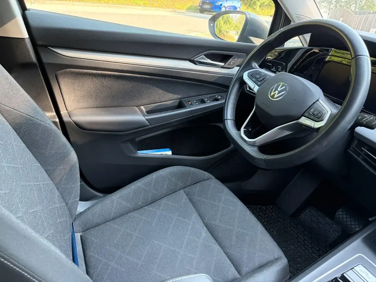Gebraucht VW Golf VIII Life 131 PS (96 kW) 2023 Blau Kombi