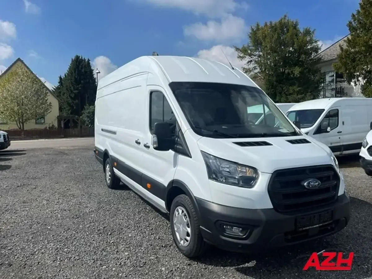 Gebraucht Ford Transit Trend 131 PS (96 kW) 2023 Frostweiß Van / Kleinbus