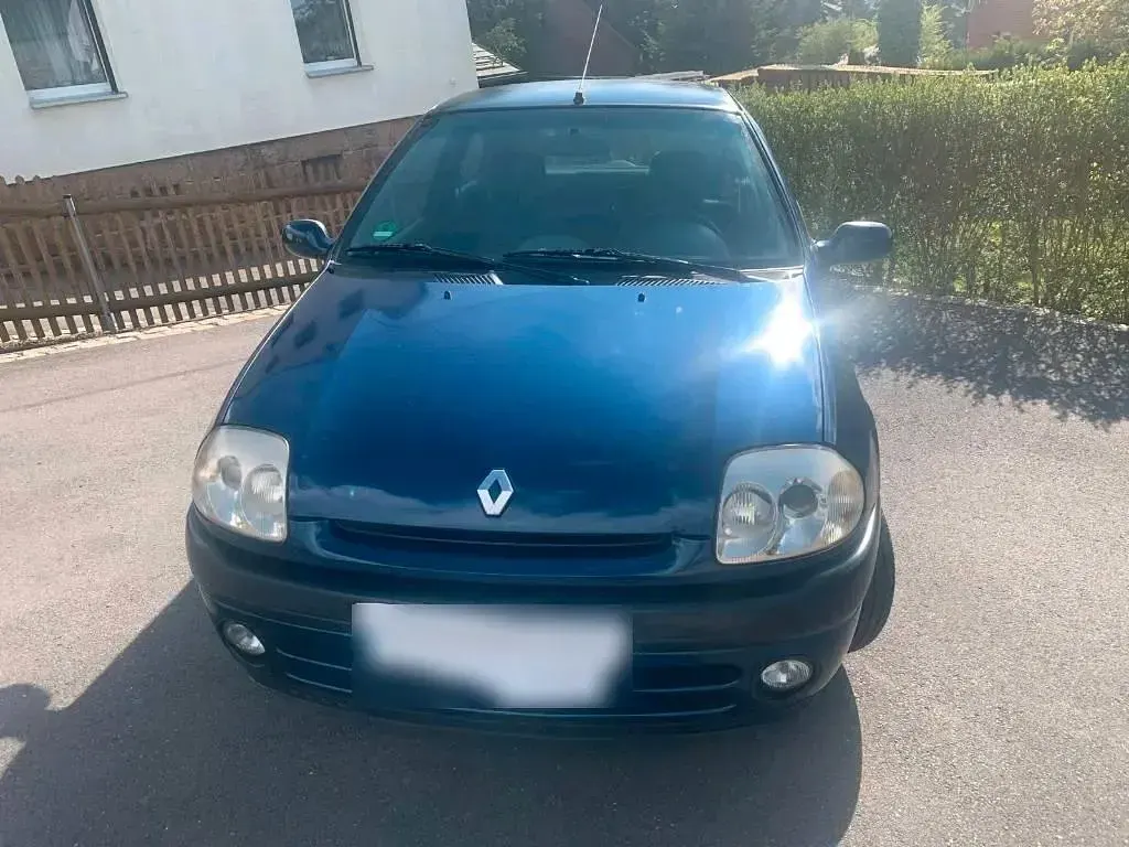 Używany Renault Clio II 75 KM (55 kW) 2000 Niebieski Hatchback