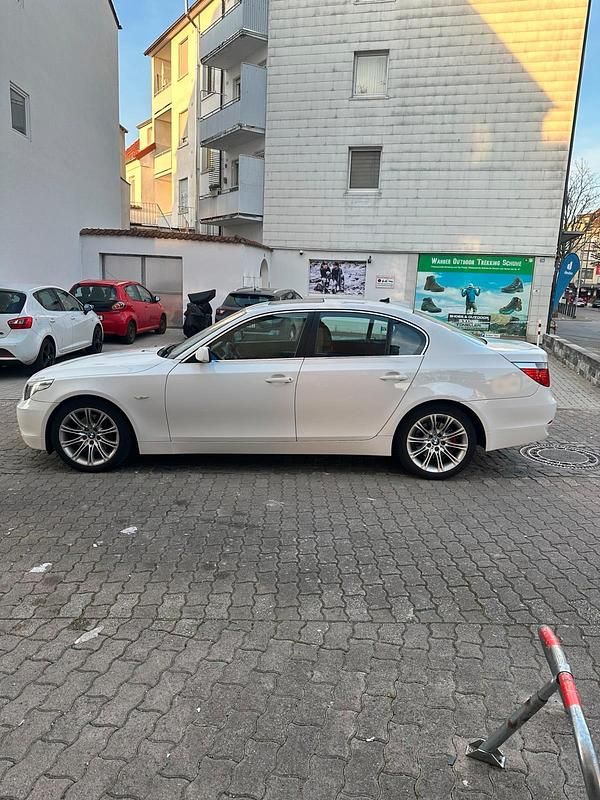 Gebraucht BMW 525 180 PS (132 kW) 2007 Weiß Limousine