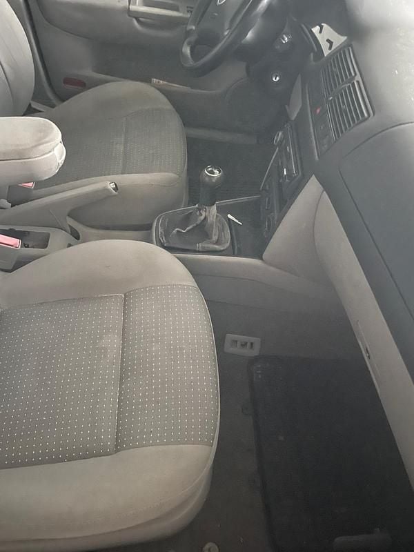 Gebraucht VW Golf IV 75 PS (55 kW) 2003 Grau Kleinwagen