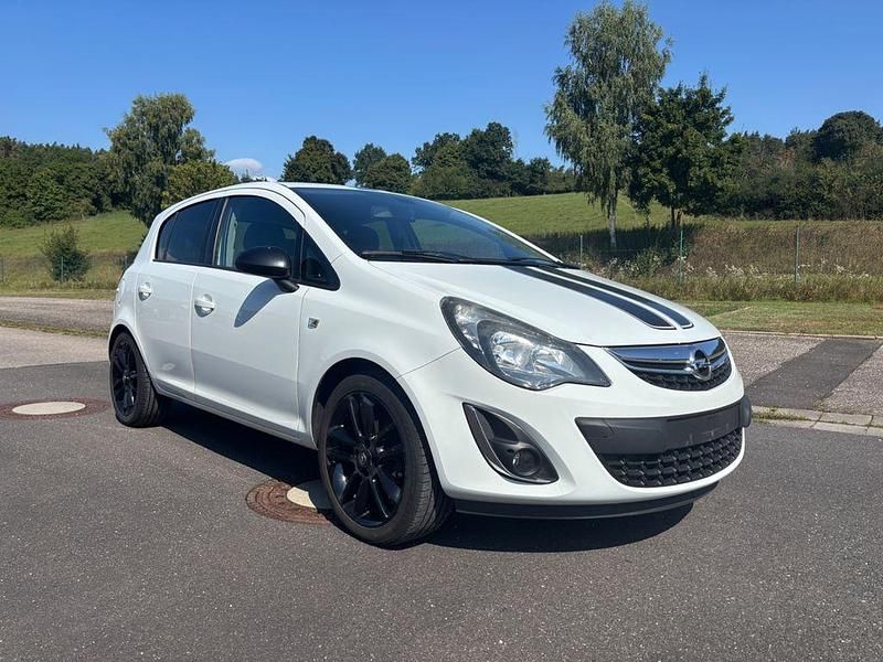 Gebraucht Opel Corsa Color Edition 101 PS (74 kW) 2013 Weiß Limousine