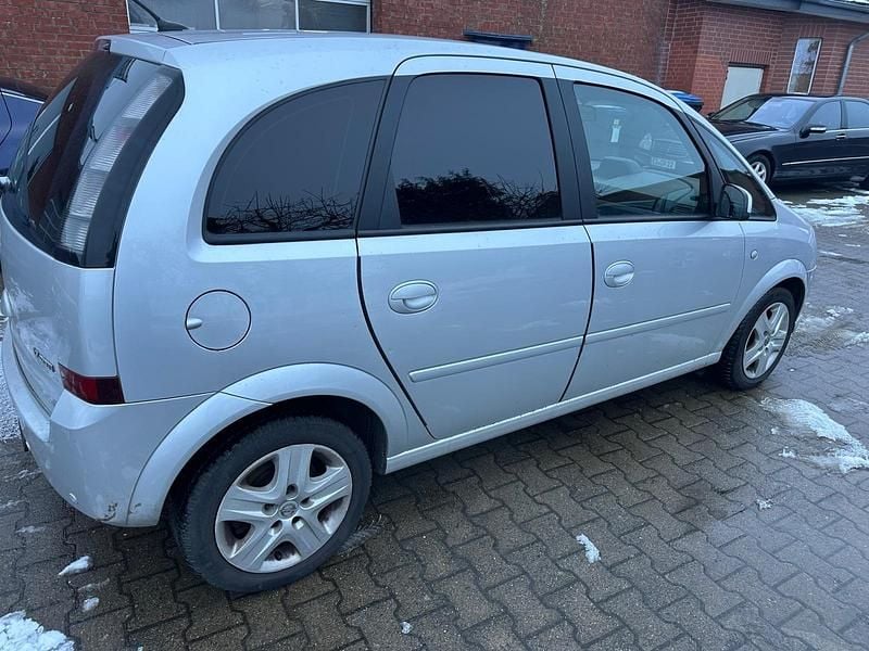 Gebraucht Opel Meriva Innovation 125 PS (91 kW) 2010 Silber Van / Kleinbus