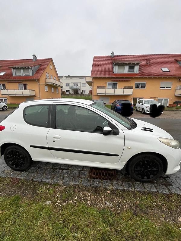 Gebraucht Peugeot 206 68 PS (50 kW) 2009 Weiß Kleinwagen