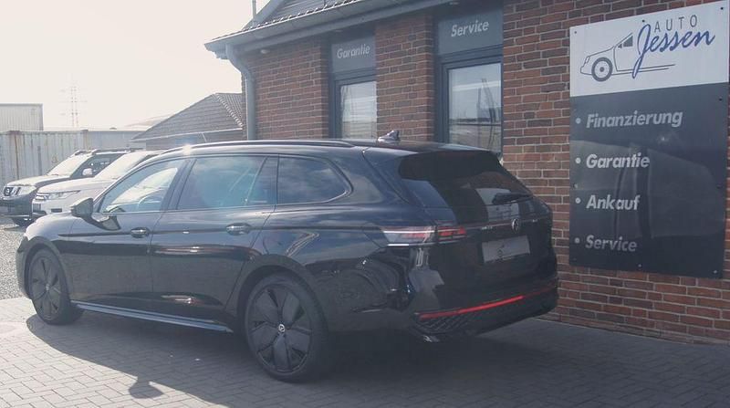 Gebraucht VW Passat R-line 193 PS (141 kW) 2024 Schwarz Kombi