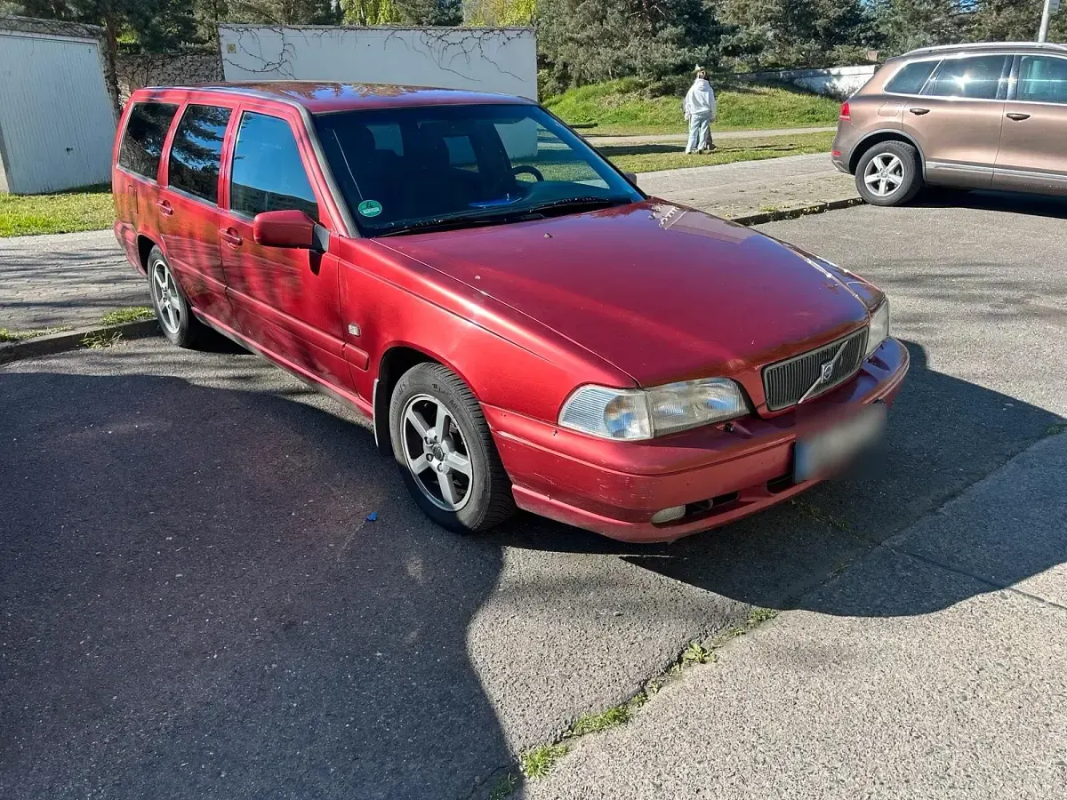 Używany Volvo V70 144 KM (105 kW) 1998 Czerwony Kombi