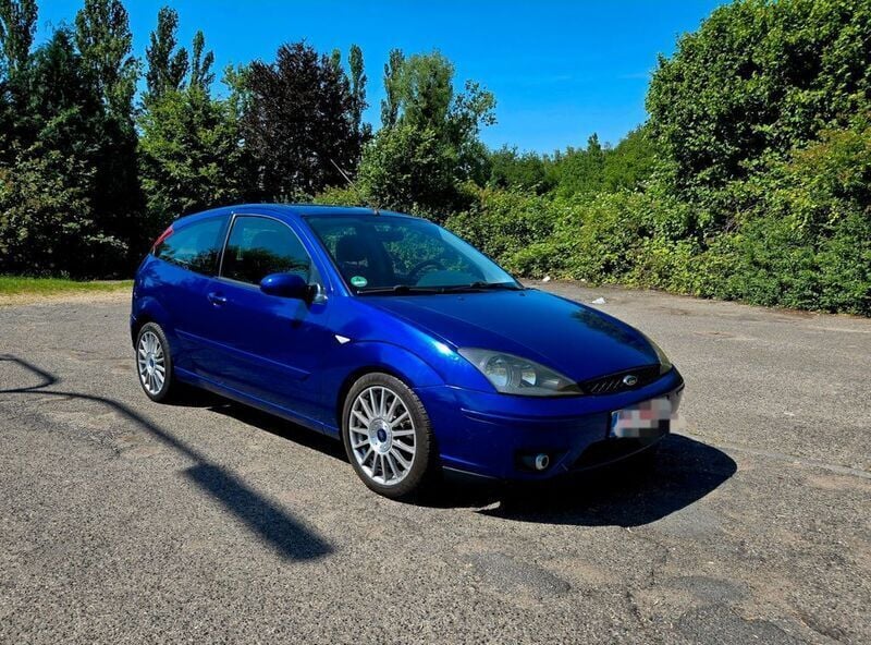 Blau Gebraucht 2003 Ford Focus ST Limousine | 1.799 € (Superpreis) - Bild 1/4