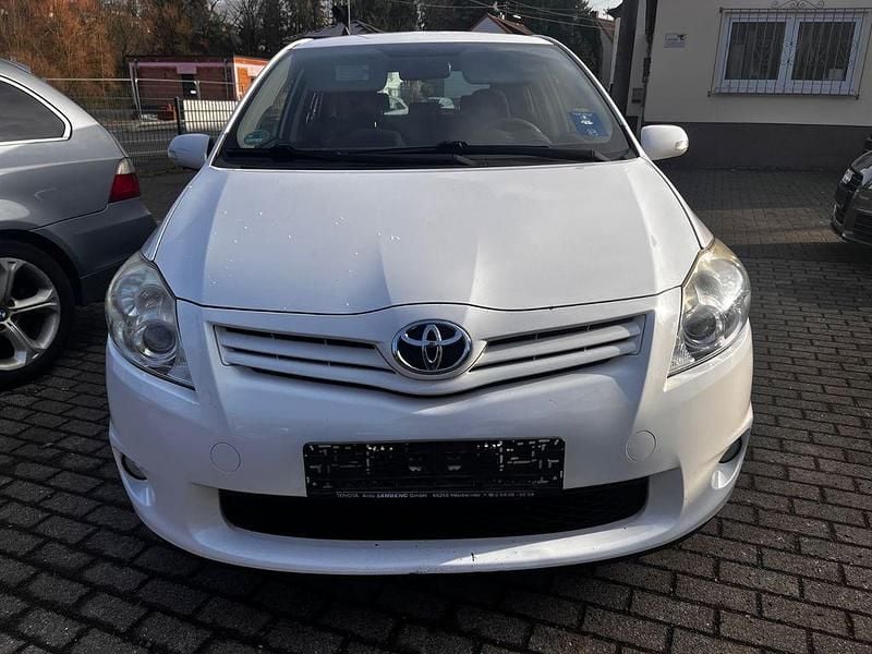Gebraucht Toyota Auris Edition 132 PS (97 kW) 2011 Weiß Kleinwagen