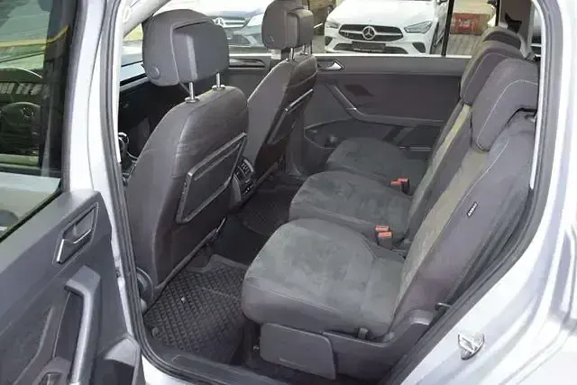 Gebraucht VW Touran Comfortline 122 PS (89 kW) 2022 Reflexsilber metallic Van / Kleinbus