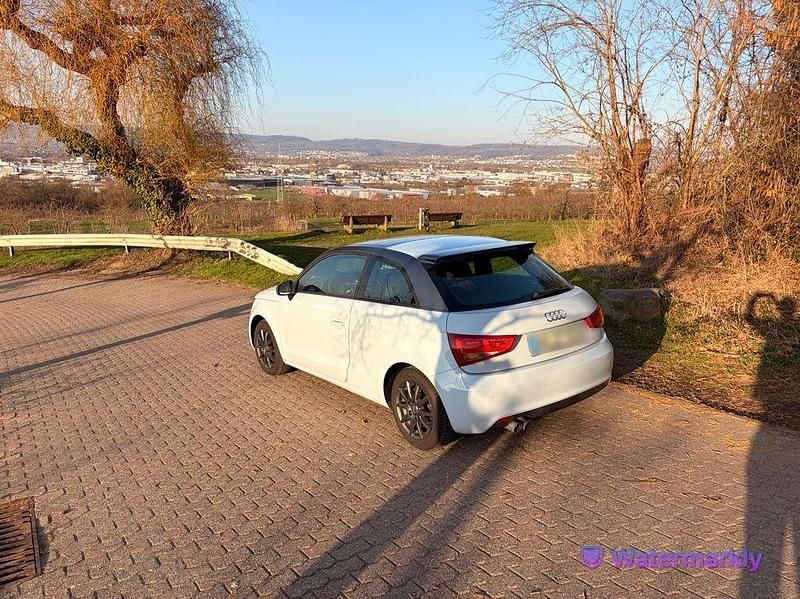 Gebraucht Audi A1 Attraction 122 PS (89 kW) 2011 Blau Kleinwagen
