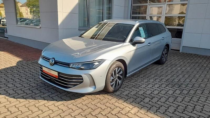 Gebraucht VW Passat 150 PS (110 kW) 2024 Silber Kombi
