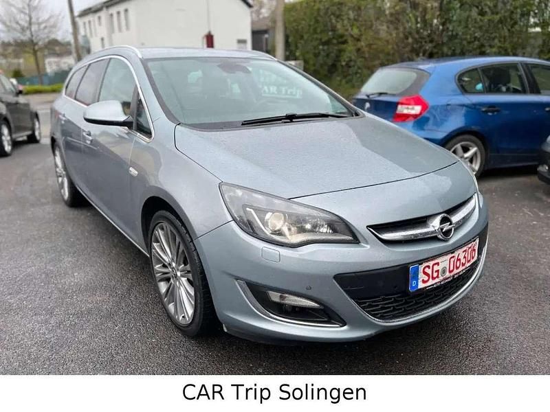 Gebraucht Opel Astra Exklusiv 165 PS (121 kW) 2014 Silbersee/perl silber (m2) Kombi