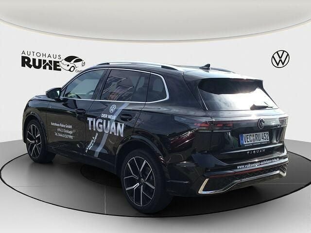 Gebraucht VW Tiguan R-line 150 PS (110 kW) 2024 Deep black perleffekt SUV
