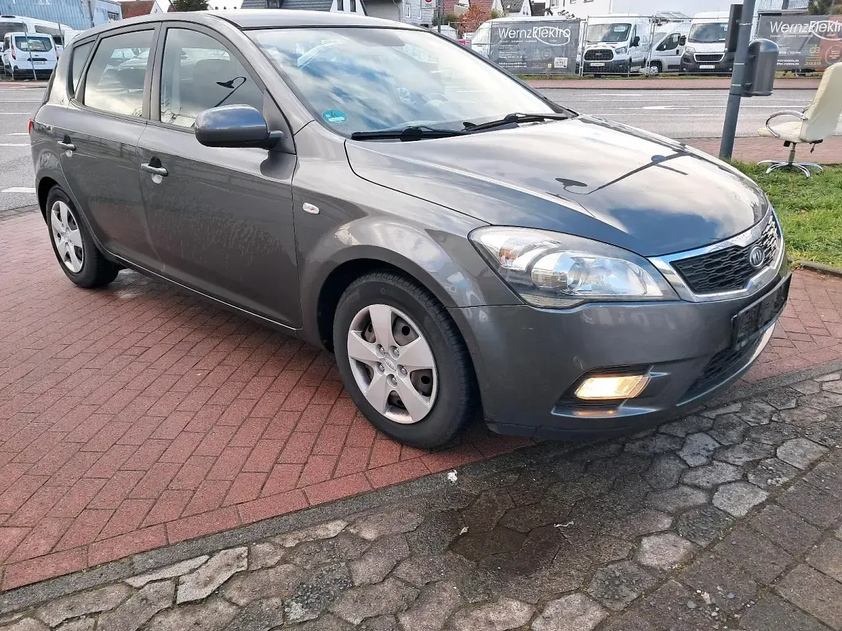 Gebraucht Kia Ceed 90 PS (66 kW) 2011 Grau Kleinwagen
