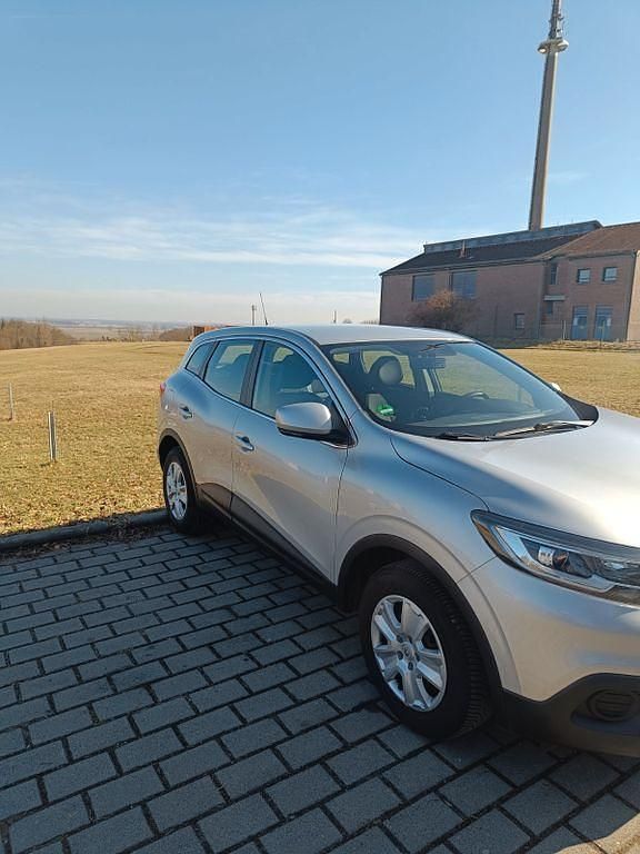 Gebraucht Renault Kadjar Life 131 PS (96 kW) 2017 Silber SUV