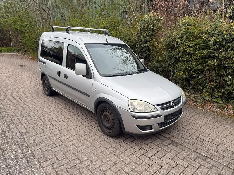 Gebraucht Opel Combo 100 PS (73 kW) 2008 Silber Van / Kleinbus