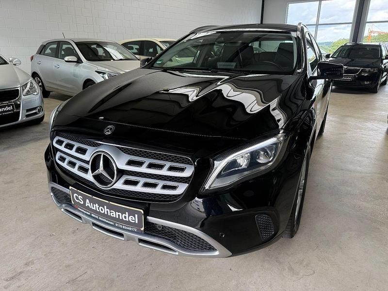 Schwarz Gebraucht 2017 Mercedes GLA200 Urban SUV | 20.990 € (Fairer Preis) - Bild 1/4