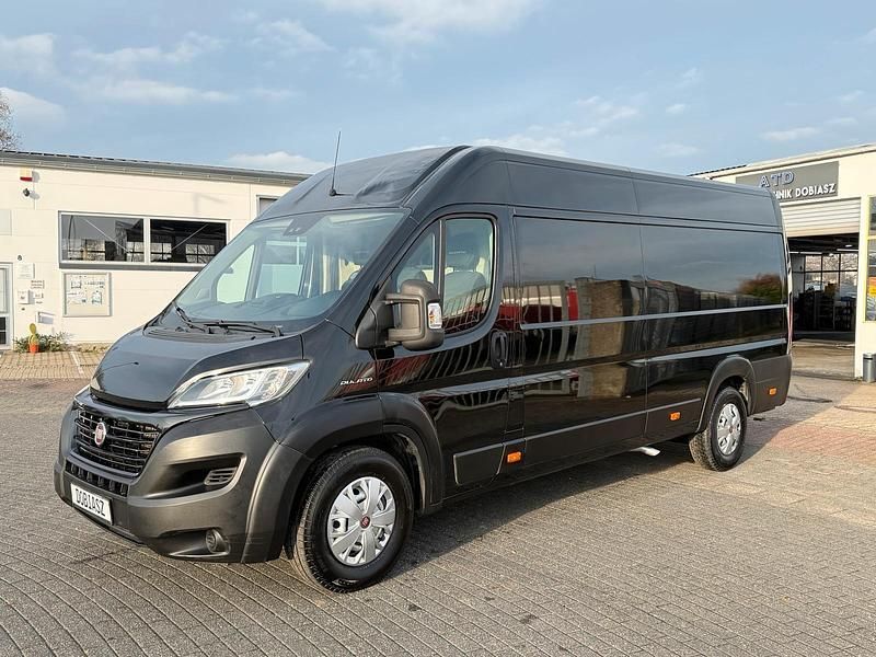 Schwarz Gebraucht 2019 Fiat Ducato Van | 18.250 € - Bild 1/4