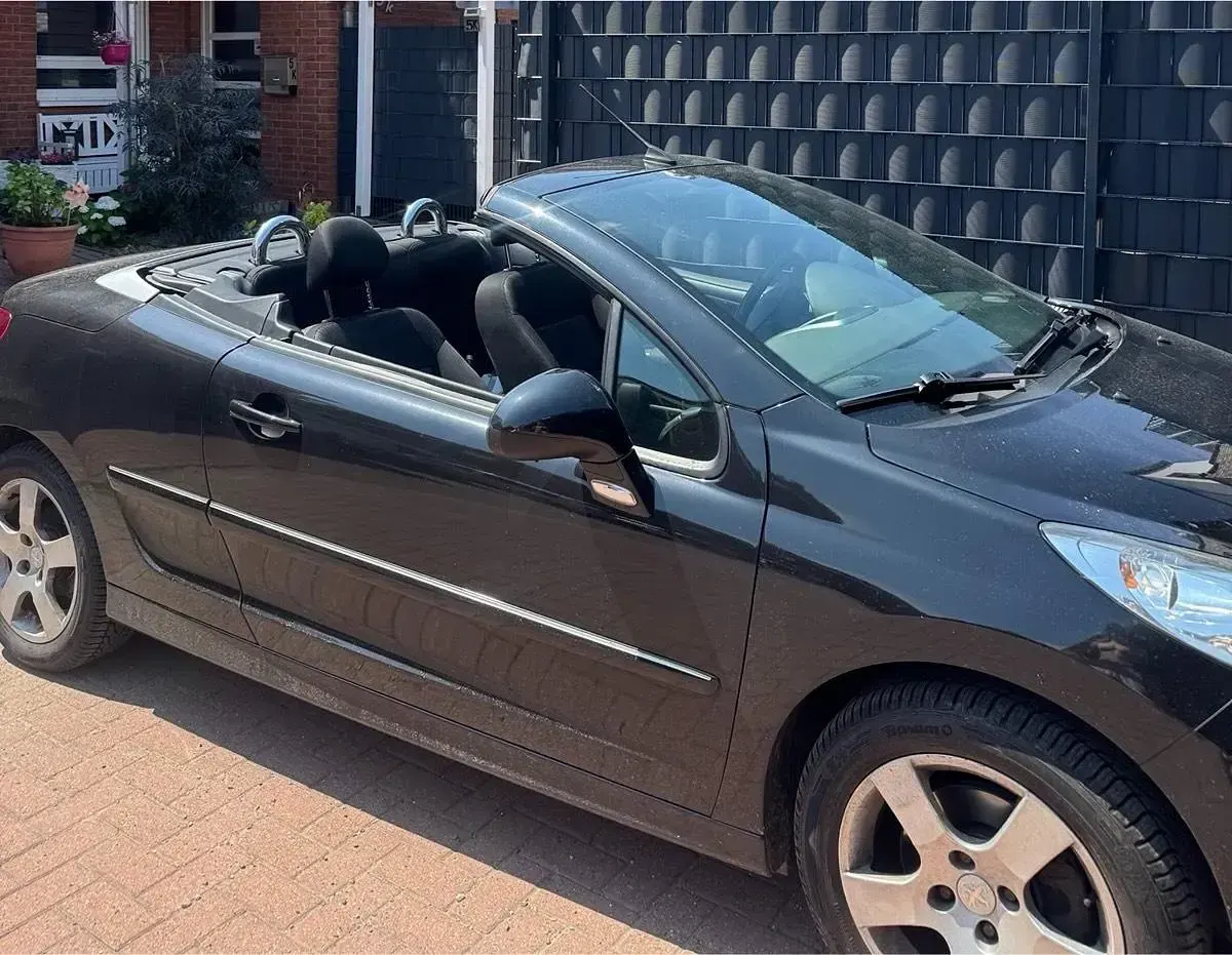Gebraucht Peugeot 207 CC 120 PS (88 kW) 2012 Schwarz Cabrio