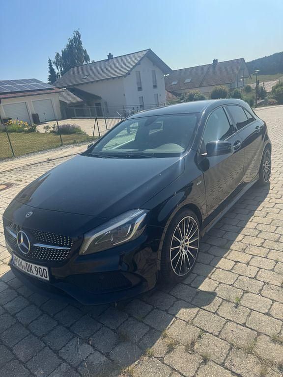 Schwarz Gebraucht 2017 Mercedes A200 Edition Limousine | 14.900 € (Fairer Preis) - Bild 1/4