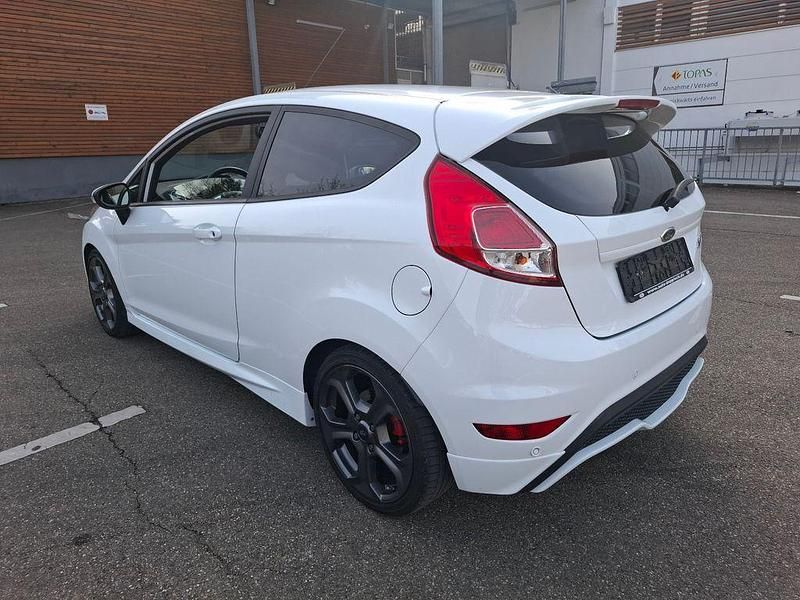 Gebraucht Ford Fiesta ST 182 PS (133 kW) 2014 Weiß Kleinwagen